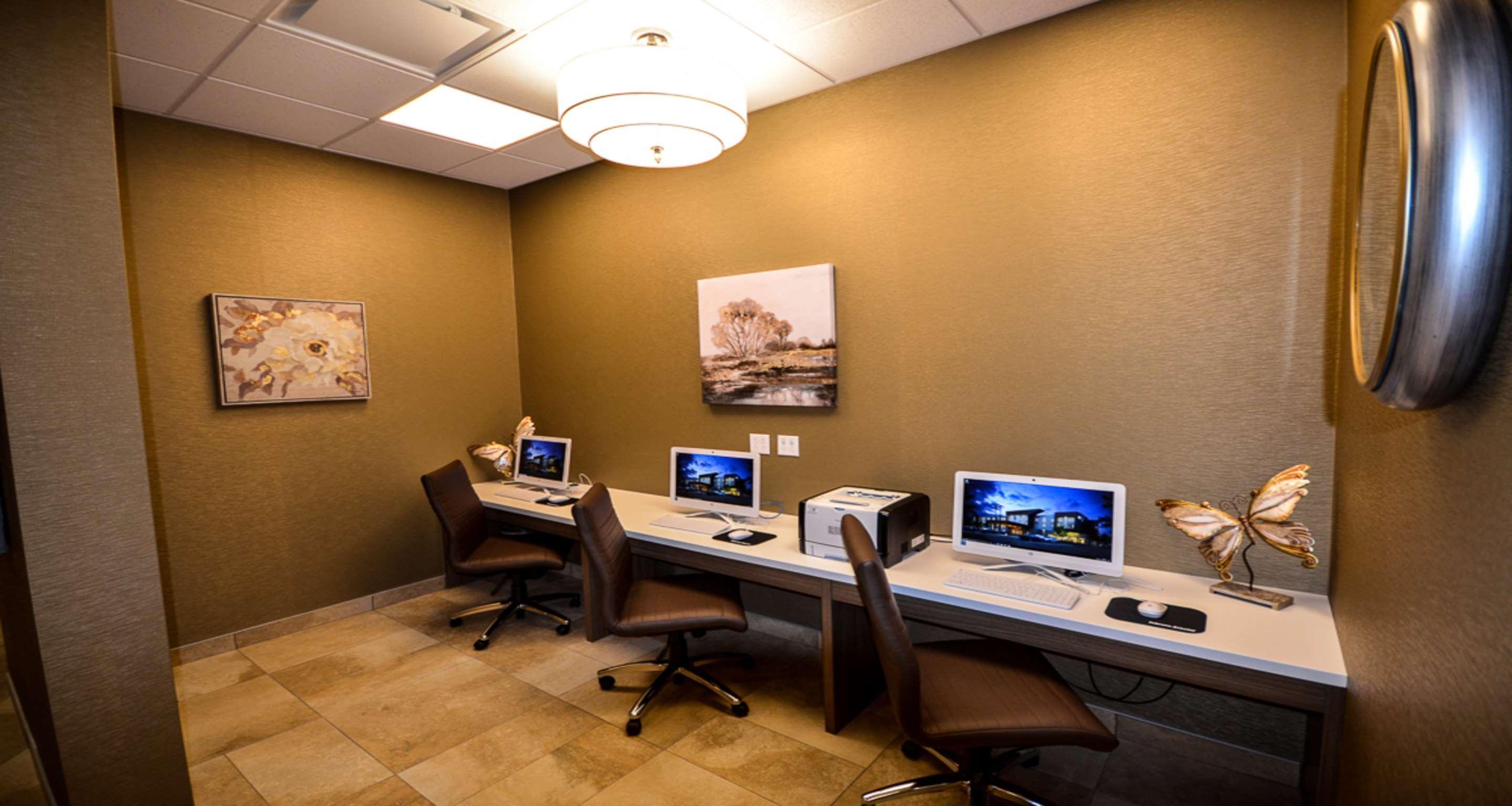 Best Western Plus St. John'S Airport Hotel And Suites Ngoại thất bức ảnh